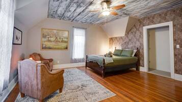Condo, 1 Queen Bed, Patio, Garden View (Unit #4 (117 Marion St)) | 1 bedroom, individually decorated, individually furnished, bed sheets