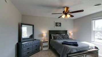 House, Multiple Beds, Patio, Garden View (The Loft (1335 Whitt Ln)) | 7 bedrooms, individually decorated, individually furnished, bed sheets