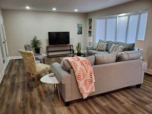 Rumah, Beberapa Tempat Tidur, patio, pemandangan kebun (Whole Home (1335 Whitt Ln)) | Area keluarga