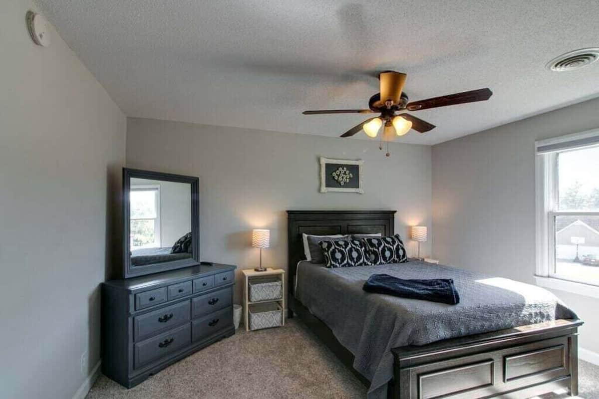 House, Multiple Beds, Patio, Garden View (The Loft (1335 Whitt Ln)) | 7 bedrooms, individually decorated, individually furnished, bed sheets