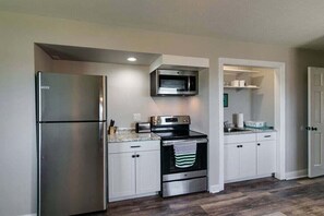 Rumah, Beberapa Tempat Tidur, patio, pemandangan kebun (Whole Home (1335 Whitt Ln)) | Dapur pribadi