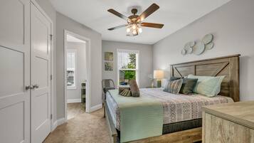 House, 2 Queen Beds, Kitchen, Garden View (Unit #602 (1625 Golf Club Ln)) | 2 bedrooms, individually decorated, individually furnished, bed sheets