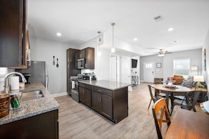 House, Multiple Beds, Balcony, Garden View (Unit #606 1625 Golf Club Ln) | Private kitchen