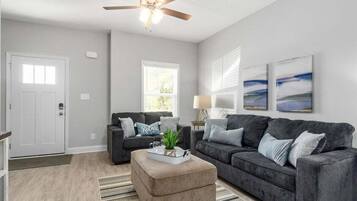 Ferienhaus, Mehrere Betten, Balkon, Gartenblick (Unit #601 (1625 Golf Club Ln)) | Wohnbereich