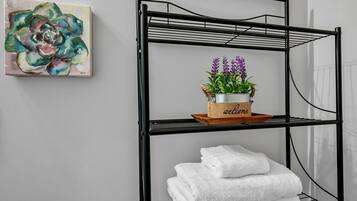 Talo, 2 keskisuurta parisänkyä, keittiö, näköala puutarhaan (Unit #602 (1625 Golf Club Ln)) | Sisätilat