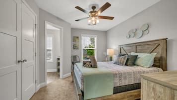 House, 2 Queen Beds, Kitchen, Garden View (Unit #602 (1625 Golf Club Ln)) | 2 bedrooms, individually decorated, individually furnished, bed sheets