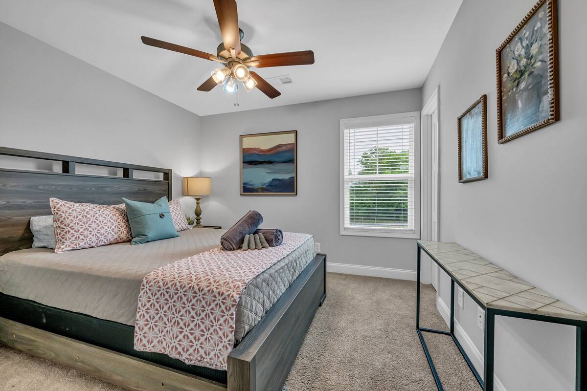 2 bedrooms, individually decorated, individually furnished, bed sheets