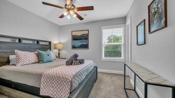 House, 2 Queen Beds, Kitchen, Garden View (Unit #602 (1625 Golf Club Ln)) | 2 bedrooms, individually decorated, individually furnished, bed sheets