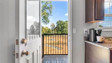 Rumah, Beberapa Tempat Tidur, balkon, pemandangan kebun (Unit #601 (1625 Golf Club Ln)) | Interior