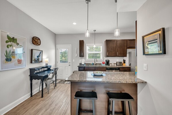 House, 2 Queen Beds, Kitchen, Garden View (Unit #602 (1625 Golf Club Ln)) | Private kitchen