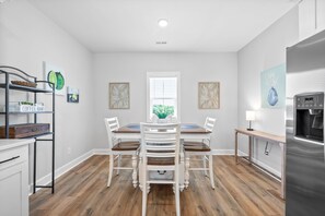 4 多间卧室、特色装修、特色家居、床单