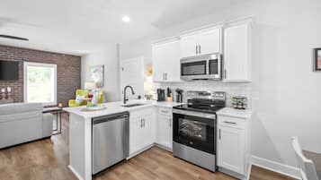 Apartamento, várias camas, cozinha, vista para o jardim (The Spot 281 Liberty Pkwy) | Cozinha privada