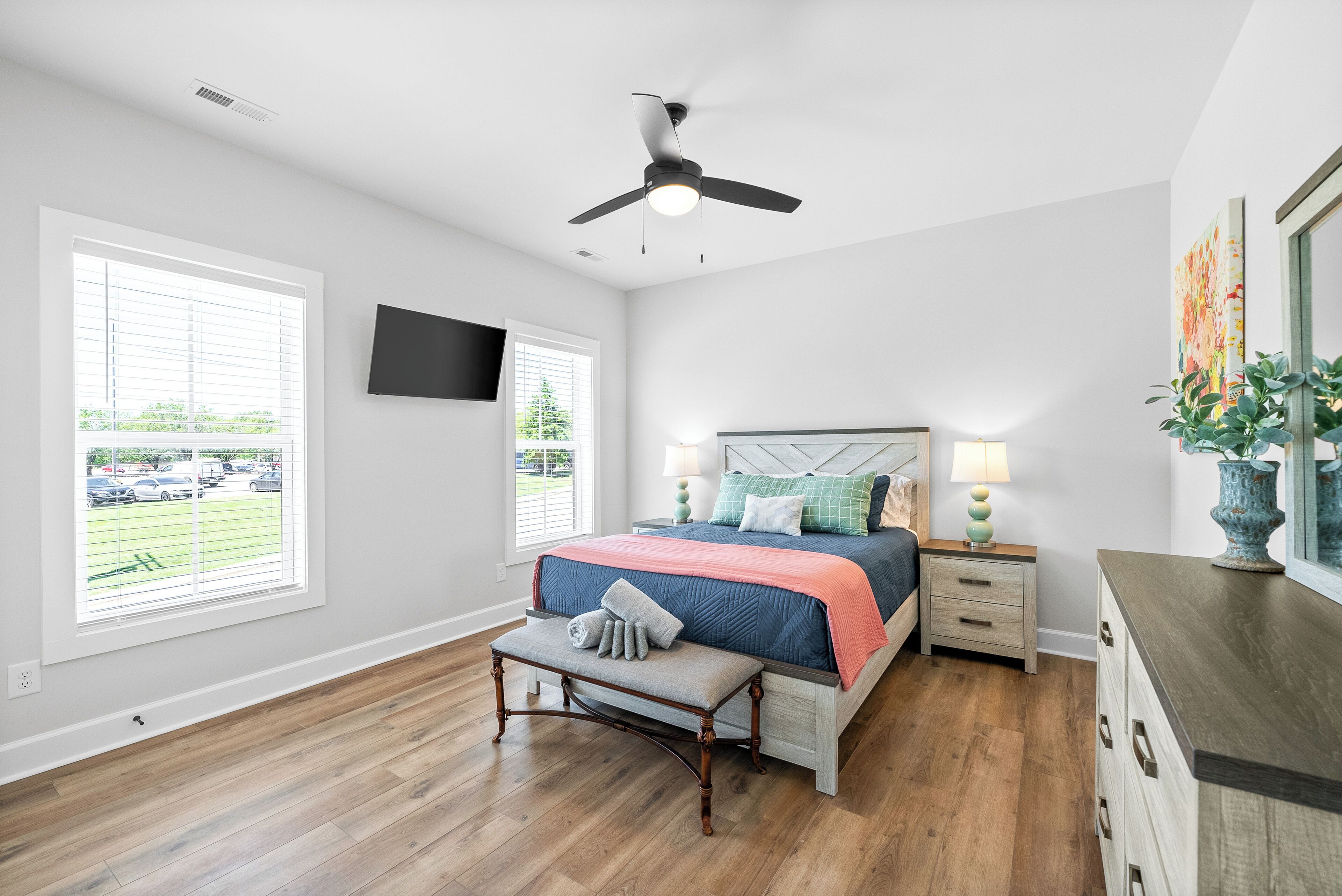 4 bedrooms, individually decorated, individually furnished, bed sheets