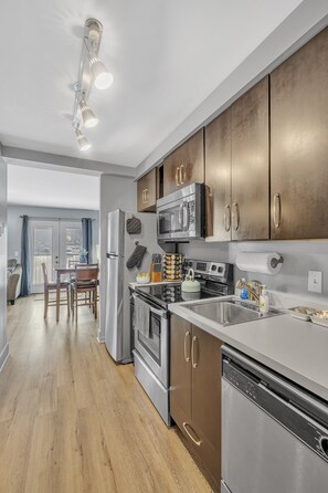 Appartement, 1 queensize bed met slaapbank, keuken, uitzicht op tuin (Loft #208 (540 N 2nd St)) | Privékeuken