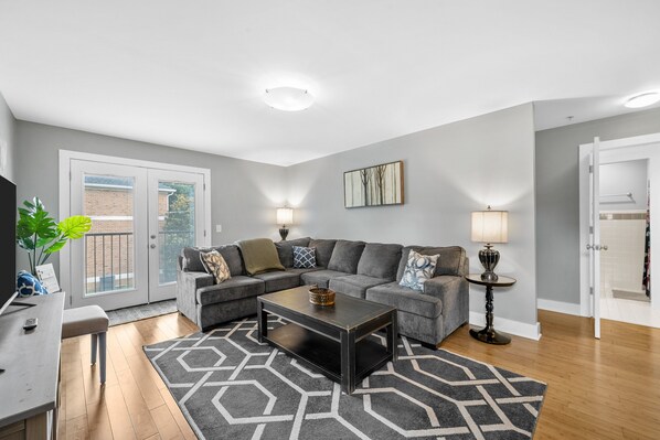 Condo, 2 camas Queen, sacada, vista para o jardim (540 N 2nd St) | Área de estar