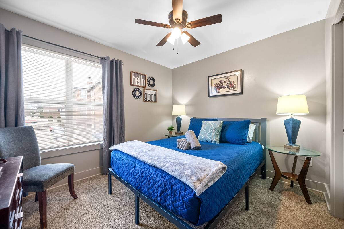 公寓客房, 多張床, 陽台, 花園景觀 (Loft #205 (540 N 2nd St)) | 2 間臥室、獨特裝潢、布置獨特、床單