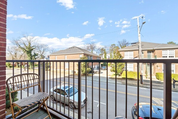 شقة - سريران كبيران - بشرفة - منظر للحديقة (Loft #203 540 N 2nd St) | إطلالة الغرفة