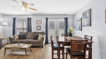 Condo, 1 Queen Bed with Sofa bed, Kitchen, Garden View (Loft #208 (540 N 2nd St)) | Dining
