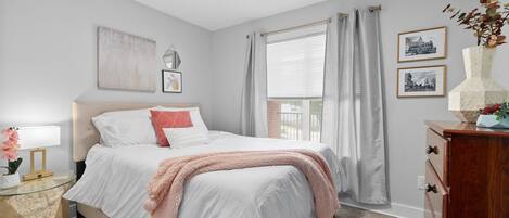 Apartment, 2 Queen Beds, Balcony, Garden View (Loft #202 540 N 2nd St) | 2 bedrooms, individually decorated, individually furnished, bed sheets