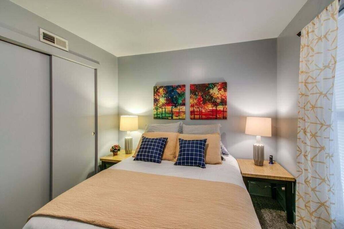 2 bedrooms, individually decorated, individually furnished, bed sheets