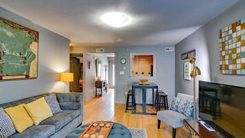 Condo, Multiple Beds, Balcony, Garden View (Loft #104 (540 N 2nd St)) | Living area