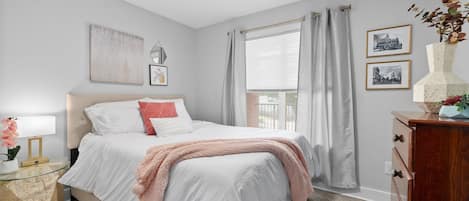 Apartment, 2 Queen Beds, Balcony, Garden View (Loft #202 540 N 2nd St) | 2 bedrooms, individually decorated, individually furnished, bed sheets