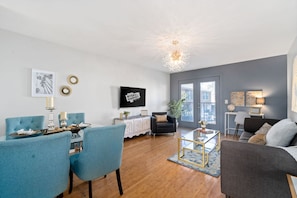 Apartment, 2 Queen Beds, Balcony, Garden View (Loft #203 540 N 2nd St) | Living area