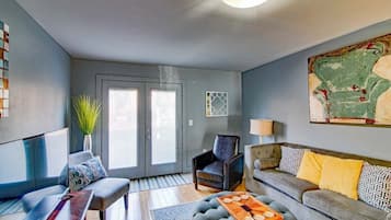 Apartamento, varias camas, balcón, vistas al jardín (Loft #104 (540 N 2nd St)) | Zona de estar