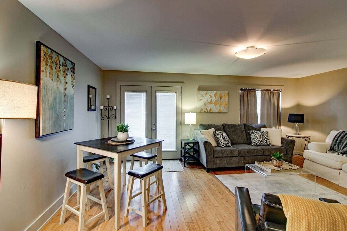 Leilighet, 1 queensize-seng med sovesofa, terrasse, hageutsikt (Loft #106 (540 N 2nd St)) | Oppholdsområde