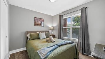 Condo, 2 camas Queen, sacada, vista para o jardim (540 N 2nd St) | Vista do quarto