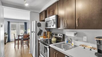 Condo, 1 Queen Bed with Sofa bed, Kitchen, Garden View (Loft #208 (540 N 2nd St)) | Private kitchen