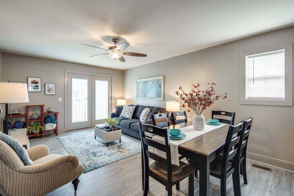 Appart'hôtel, plusieurs lits, balcon, vue jardin (Loft #211 (540 N 2nd St)) | Coin séjour