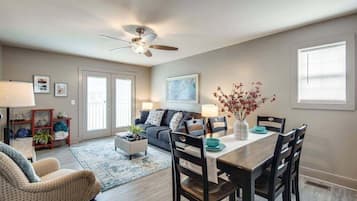 Appart'hÎtel, plusieurs lits, balcon, vue jardin (Loft #211 (540 N 2nd St)) | Coin séjour