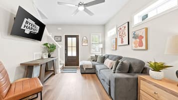 House, Multiple Beds, Patio, Garden View (Whole Home 1012 & 1014 Franklin) | Living area