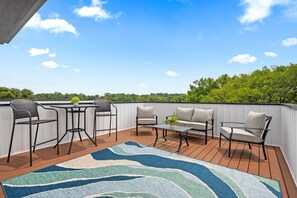 House, Multiple Beds, Patio, Garden View (Whole Home 1012 & 1014 Franklin) | Outdoor dining