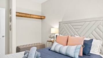 House, Multiple Beds, Patio, Garden View (Whole Home 1012 & 1014 Franklin) | 8 bedrooms, individually decorated, individually furnished, bed sheets