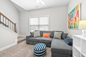 獨棟房屋, 多張床, 庭院, 花園景觀 (Whole Home 1012 & 1014 Franklin) | 起居區