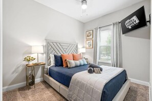 House, Multiple Beds, Patio, Garden View (Whole Home 1012 & 1014 Franklin) | 8 bedrooms, individually decorated, individually furnished, bed sheets