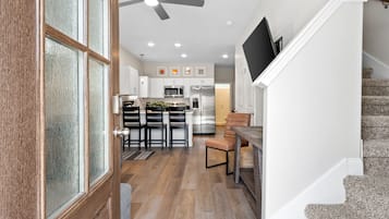 House, Multiple Beds, Patio, Garden View (Whole Home 1012 & 1014 Franklin) | Interior