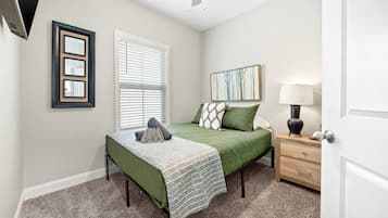 House, Multiple Beds, Patio, Garden View (Whole Home 1012 & 1014 Franklin) | 8 bedrooms, individually decorated, individually furnished, bed sheets