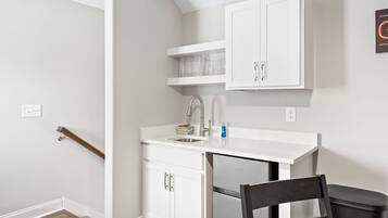 House, Multiple Beds, Patio, Garden View (Whole Home 1012 & 1014 Franklin) | Interior