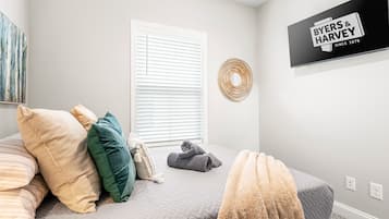 House, Multiple Beds, Patio, Garden View (Whole Home 1012 & 1014 Franklin)