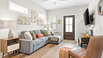 House, Multiple Beds, Patio, Garden View (Whole Home 1012 & 1014 Franklin) | Living area