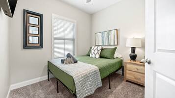 House, Multiple Beds, Patio, Garden View (1012 Franklin Street) | 4 bedrooms, individually decorated, individually furnished, bed sheets