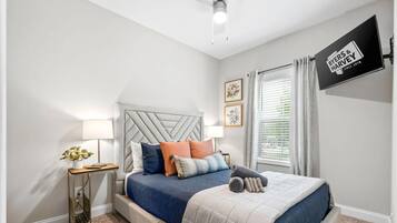 House, Multiple Beds, Patio, Garden View (1012 Franklin Street)