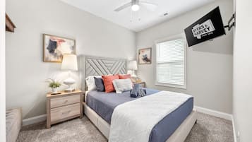 Ferienhaus, Mehrere Betten, Terrasse, Gartenblick (1012 Franklin Street)