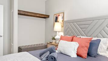 House, Multiple Beds, Patio, Garden View (1012 Franklin Street)