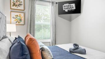 House, Multiple Beds, Patio, Garden View (1012 Franklin Street)