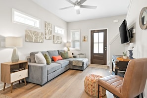 Casa, diversos llits, pati, vistes al jardí (1014 Franklin Street) | Sala d'estar