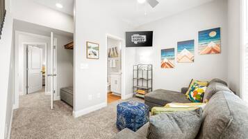 Maison, plusieurs lits, patio, vue jardin (1014 Franklin Street) | Coin séjour